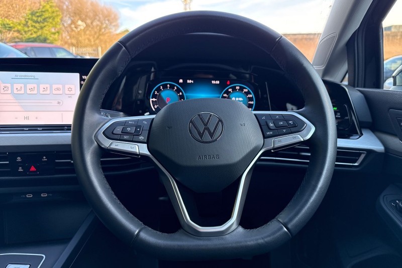 2024 (24) VOLKSWAGEN GOLF 1.0 eTSI Life 5dr DSG 5076562