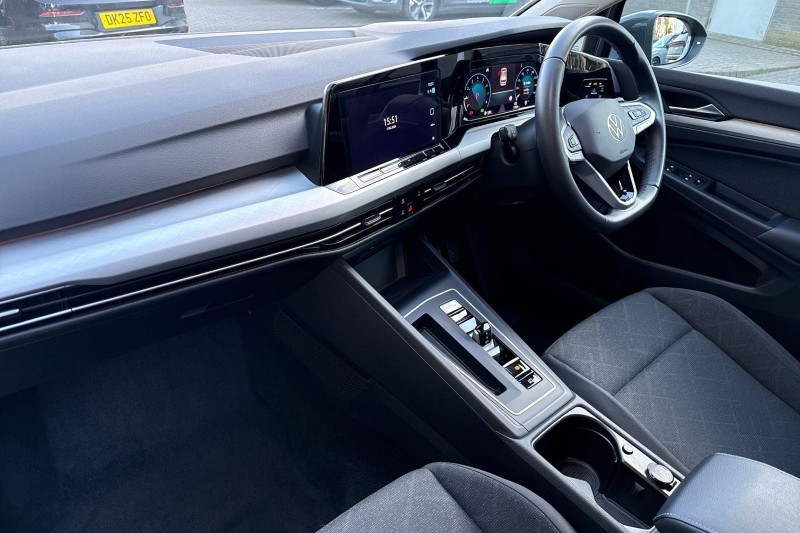 2024 (24) VOLKSWAGEN GOLF 1.0 eTSI Life 5dr DSG 5076573