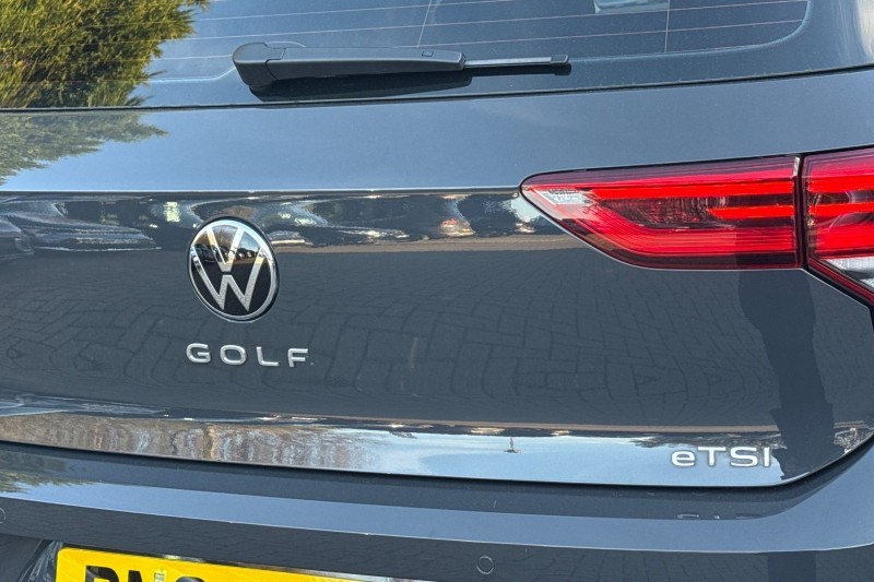 2024 (24) VOLKSWAGEN GOLF 1.0 eTSI Life 5dr DSG 5076582