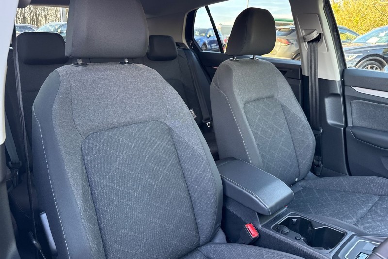 2024 (24) VOLKSWAGEN GOLF 1.0 eTSI Life 5dr DSG 5076561