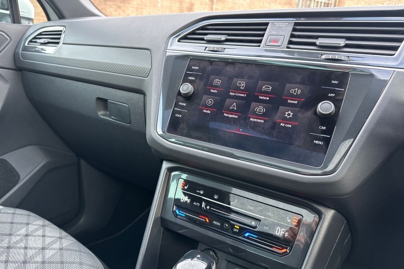 2023 (72) VOLKSWAGEN TIGUAN 2.0 TSI 4Motion R-Line 5dr DSG 5059140