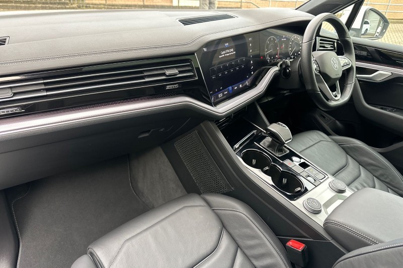 2023 (73) VOLKSWAGEN TOUAREG 3.0 V6 TDI 4Motion R-Line Tech Plus 5dr Tip Auto 5069009