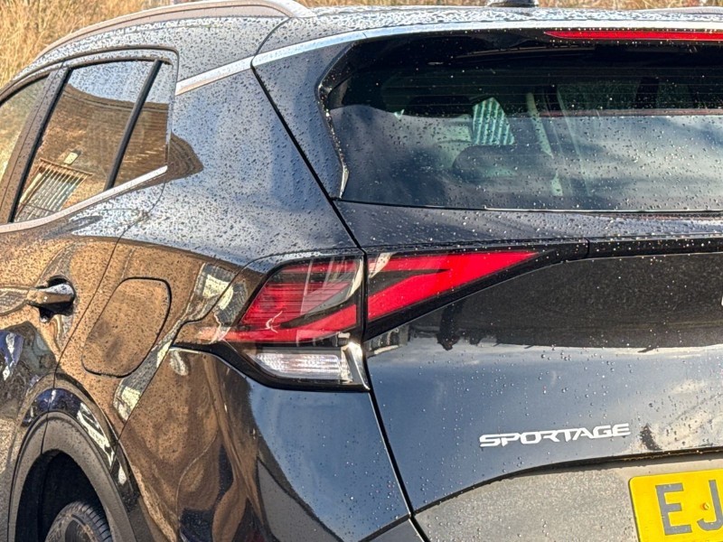 2025 (25) KIA SPORTAGE 1.6T GDi 207 HEV 3 5dr Auto 5038673