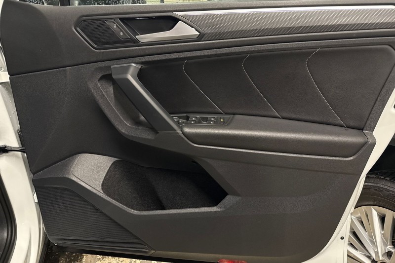 2022 (22) VOLKSWAGEN TIGUAN 2.0 TSI 4Motion Elegance 5dr DSG 5049198