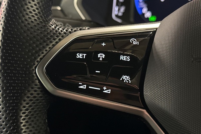 2022 (22) VOLKSWAGEN TIGUAN 2.0 TSI 4Motion Elegance 5dr DSG 5049205