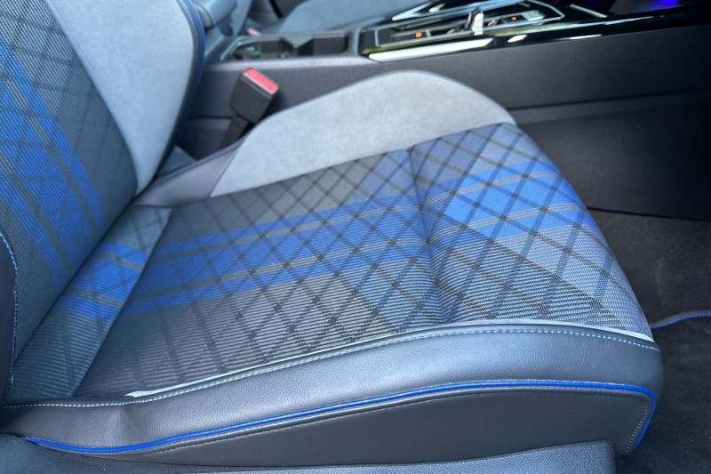 2025 (25) VOLKSWAGEN GOLF 2.0 TSI 333 R Black Edition 4Motion 5dr DSG 5076392