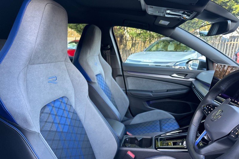 2025 (25) VOLKSWAGEN GOLF 2.0 TSI 333 R Black Edition 4Motion 5dr DSG 5076393