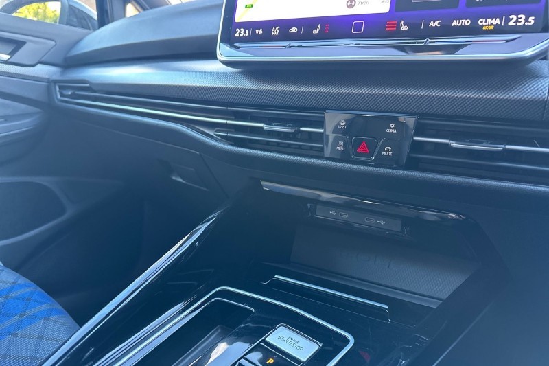 2025 (25) VOLKSWAGEN GOLF 2.0 TSI 333 R Black Edition 4Motion 5dr DSG 5076406