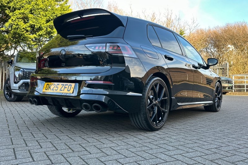 2025 (25) VOLKSWAGEN GOLF 2.0 TSI 333 R Black Edition 4Motion 5dr DSG 5076415
