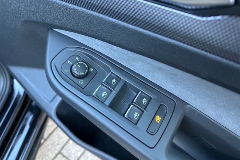 2025 (25) VOLKSWAGEN GOLF 2.0 TSI 333 R Black Edition 4Motion 5dr DSG 5076390