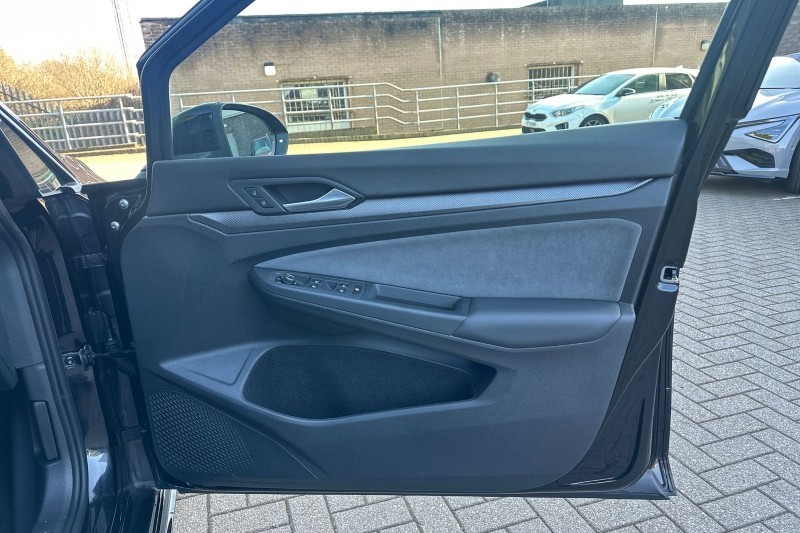 2024 (74) VOLKSWAGEN GOLF 2.0 TSI 333 R Black Edition 4Motion 5dr DSG 5127602