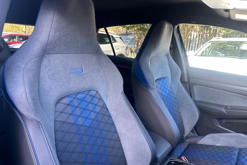 2024 (74) VOLKSWAGEN GOLF 2.0 TSI 333 R Black Edition 4Motion 5dr DSG 5127607