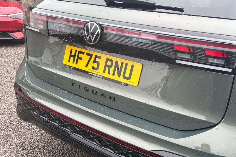 2025 (75) VOLKSWAGEN TIGUAN 1.5 TSI 272 eHybrid R-Line 5dr DSG 5161365