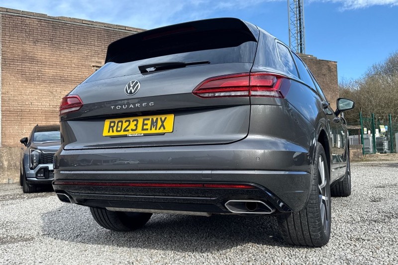 2023 (23) VOLKSWAGEN TOUAREG 3.0 V6 TDI 4Motion R-Line 5dr Tip Auto 5217058