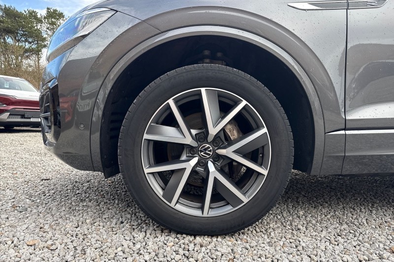 2023 (23) VOLKSWAGEN TOUAREG 3.0 V6 TDI 4Motion R-Line 5dr Tip Auto 5217027