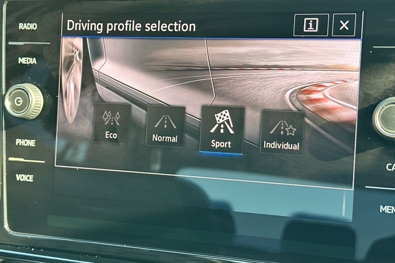 2025 (25) VOLKSWAGEN T-ROC 1.5 TSI R-Line 5dr DSG 5196708