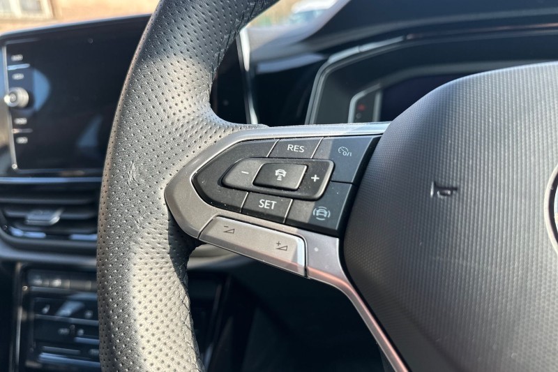 2025 (25) VOLKSWAGEN T-ROC 1.5 TSI R-Line 5dr DSG 5196699