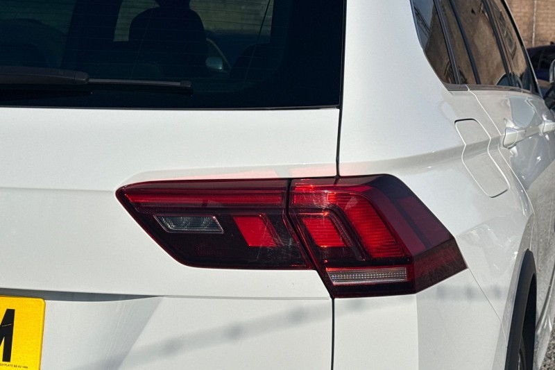 2022 (22) VOLKSWAGEN TIGUAN 2.0 TSI 4Motion R-Line 5dr DSG 5132952