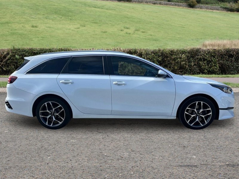 2024 (24) KIA CEED 1.5T GDi ISG 138 3 5dr 5189220