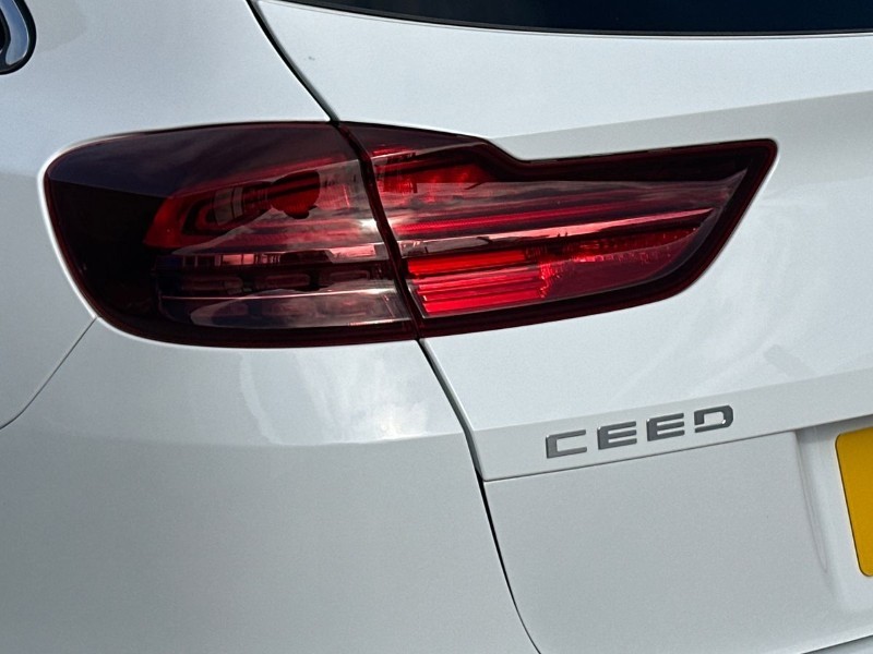 2024 (24) KIA CEED 1.5T GDi ISG 138 3 5dr 5189251