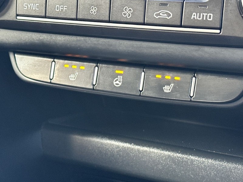 2024 (24) KIA CEED 1.5T GDi ISG 138 3 5dr 5189242