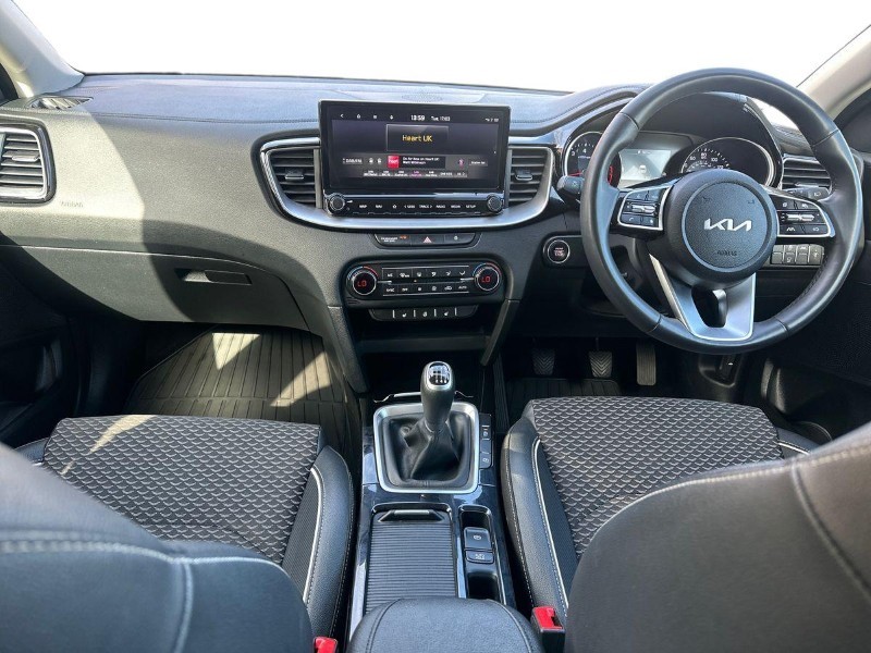2024 (24) KIA CEED 1.5T GDi ISG 138 3 5dr 5189224
