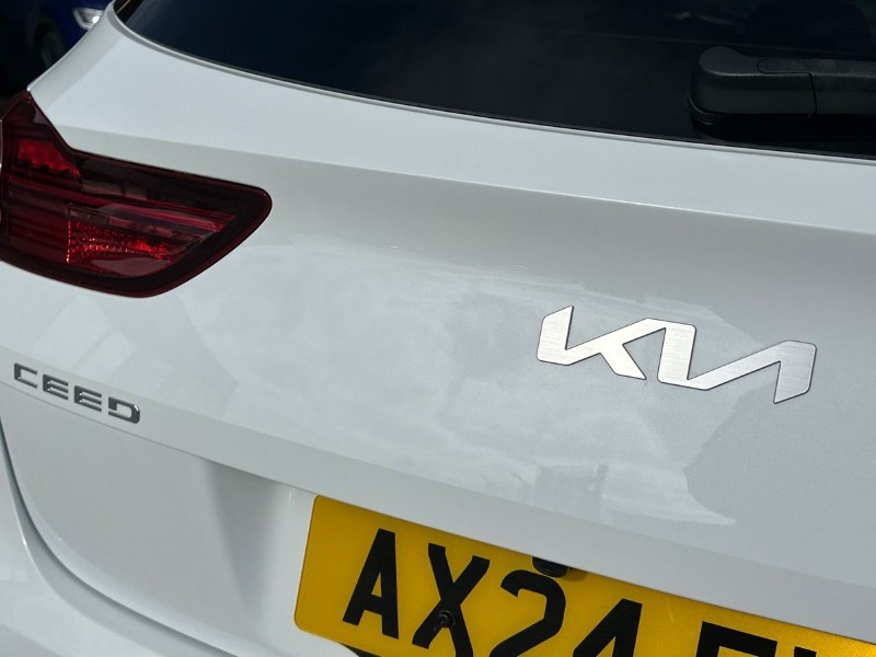 2024 (24) KIA CEED 1.5T GDi ISG 138 3 5dr 5189253