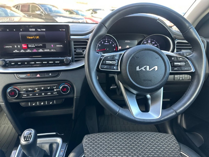 2024 (24) KIA CEED 1.5T GDi ISG 138 3 5dr 5189236