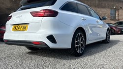 2024 (24) KIA CEED 1.5T GDi ISG 138 3 5dr 5189252
