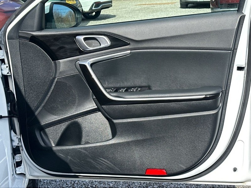 2024 (24) KIA CEED 1.5T GDi ISG 138 3 5dr 5189226