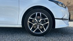 2024 (24) KIA CEED 1.5T GDi ISG 138 3 5dr 5189223