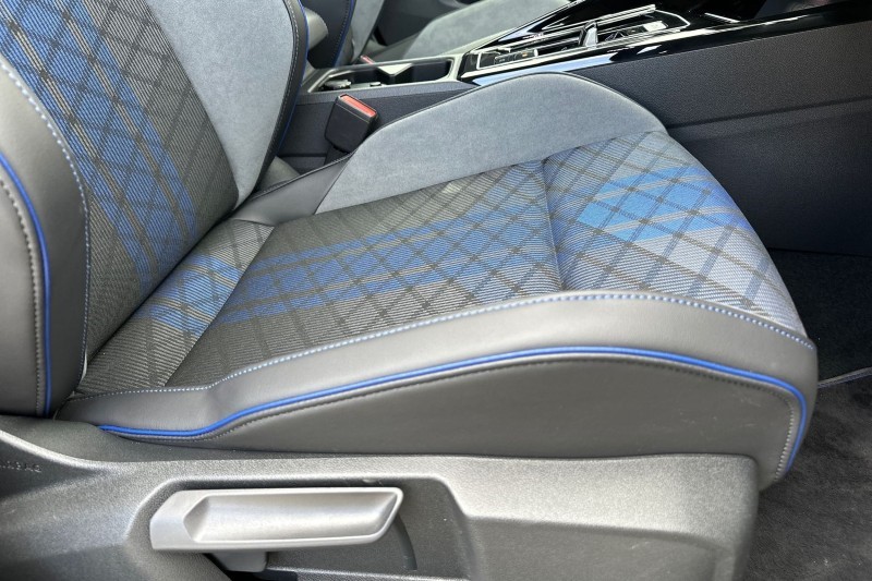 2025 (75) VOLKSWAGEN GOLF 2.0 TSI 333 R 4Motion 5dr DSG 5166980