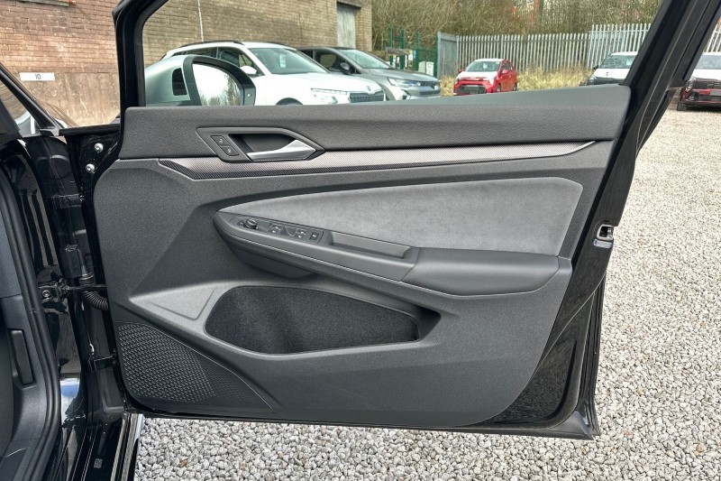 2025 (75) VOLKSWAGEN GOLF 2.0 TSI 333 R 4Motion 5dr DSG 5166976