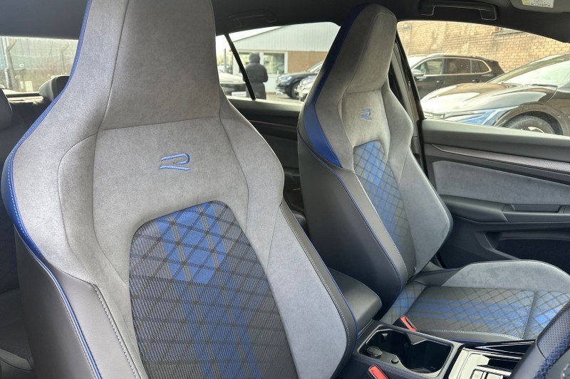 2025 (75) VOLKSWAGEN GOLF 2.0 TSI 333 R 4Motion 5dr DSG 5166981