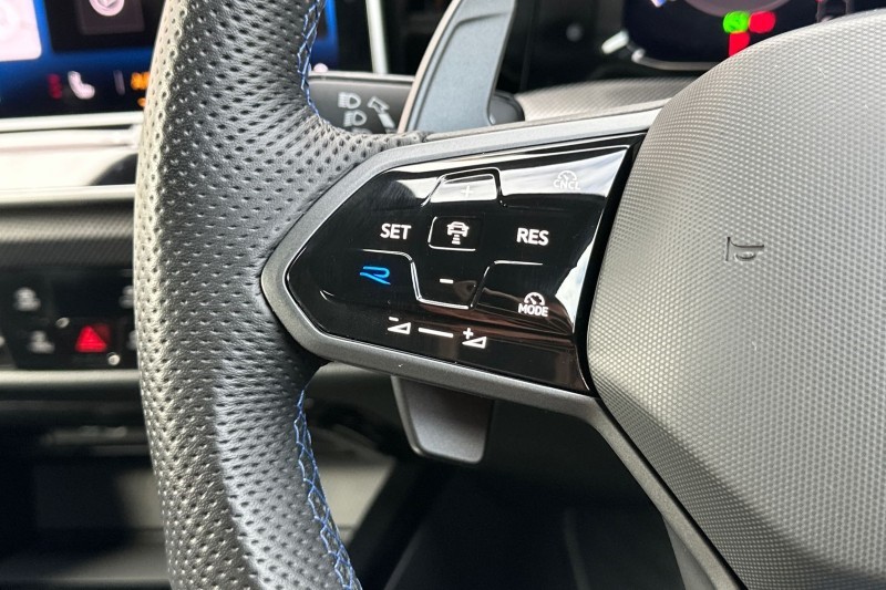 2025 (75) VOLKSWAGEN GOLF 2.0 TSI 333 R 4Motion 5dr DSG 5166983