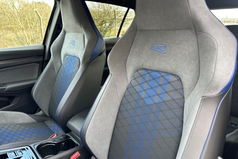 2025 (75) VOLKSWAGEN GOLF 2.0 TSI 333 R 4Motion 5dr DSG 5166997