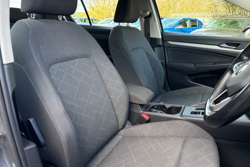 2020 (20) VOLKSWAGEN GOLF 1.5 eTSI 150 Life 5dr DSG 5189193