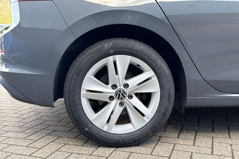 2020 (20) VOLKSWAGEN GOLF 1.5 eTSI 150 Life 5dr DSG 5189185