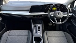 2020 (20) VOLKSWAGEN GOLF 1.5 eTSI 150 Life 5dr DSG 5189186