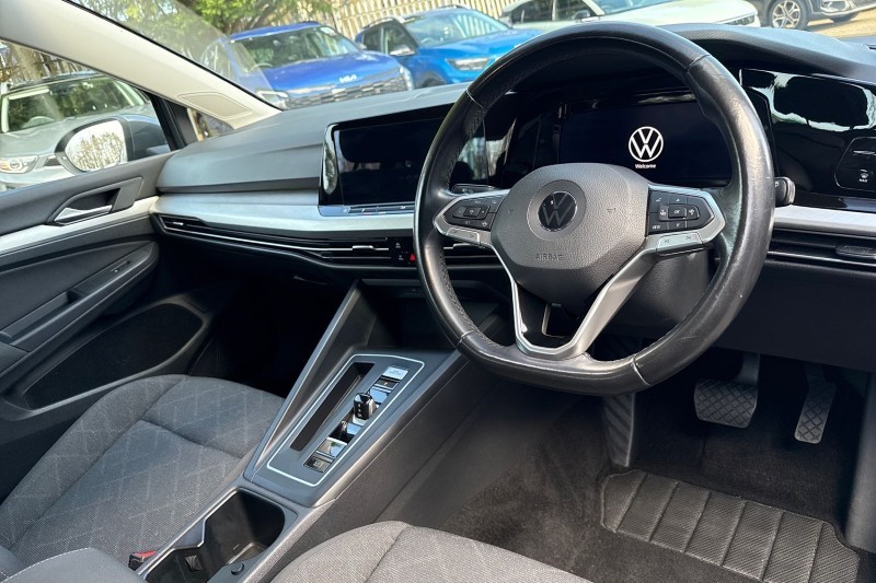 2020 (20) VOLKSWAGEN GOLF 1.5 eTSI 150 Life 5dr DSG 5189187