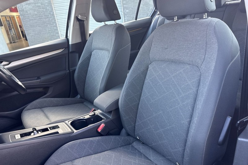 2020 (20) VOLKSWAGEN GOLF 1.5 eTSI 150 Life 5dr DSG 5189206