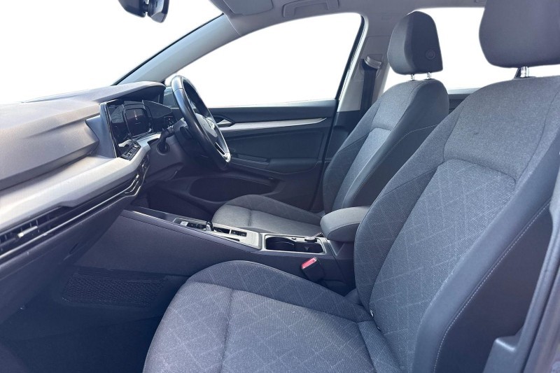 2020 (20) VOLKSWAGEN GOLF 1.5 eTSI 150 Life 5dr DSG 5189180