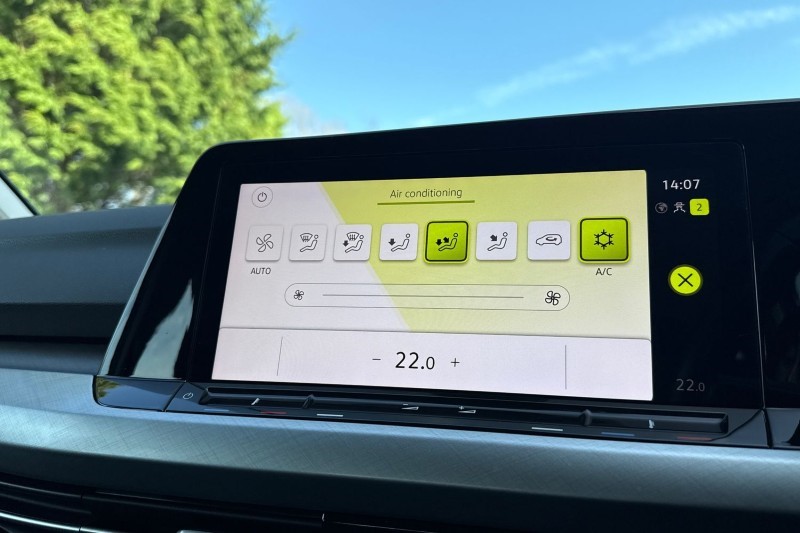 2020 (20) VOLKSWAGEN GOLF 1.5 eTSI 150 Life 5dr DSG 5189202