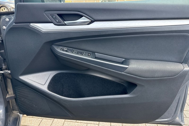 2020 (20) VOLKSWAGEN GOLF 1.5 eTSI 150 Life 5dr DSG 5189188