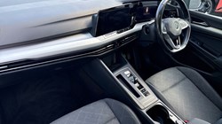 2020 (20) VOLKSWAGEN GOLF 1.5 eTSI 150 Life 5dr DSG 5189207