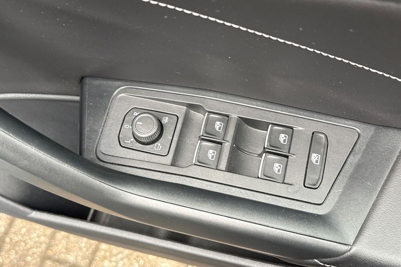 2023 (23) VOLKSWAGEN T-ROC 2.0 TDI 150 EVO R-Line 5dr 5186017