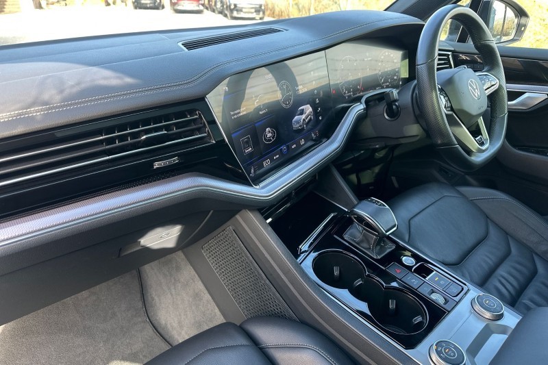 2023 (23) VOLKSWAGEN TOUAREG 3.0 V6 TDI 4Motion Black Edition 5dr Tip Auto 5189623