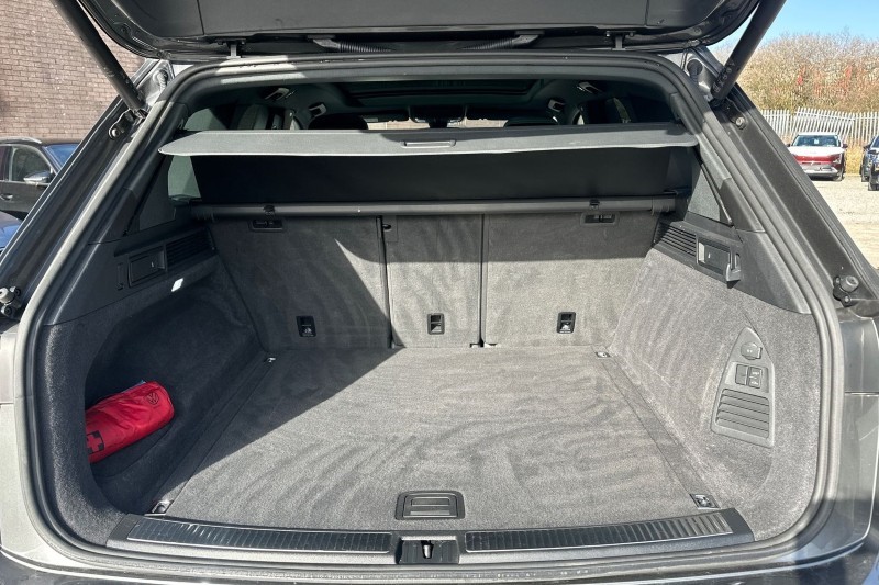 2023 (23) VOLKSWAGEN TOUAREG 3.0 V6 TDI 4Motion Black Edition 5dr Tip Auto 5189624