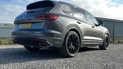 2023 (23) VOLKSWAGEN TOUAREG 3.0 V6 TDI 4Motion Black Edition 5dr Tip Auto 5189630