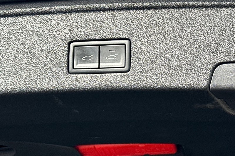 2023 (23) VOLKSWAGEN TOUAREG 3.0 V6 TDI 4Motion Black Edition 5dr Tip Auto 5189625